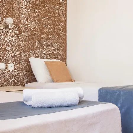 Toros Hotel *